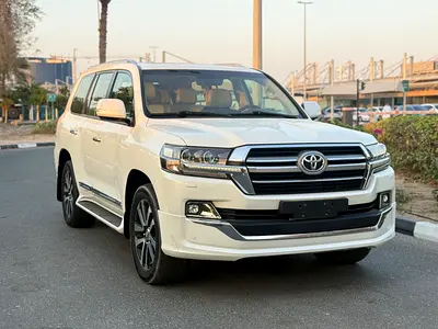 Toyota Land Cruiser GXR Grand Touring 100% original paint single use new tires 2019 GCC Specs