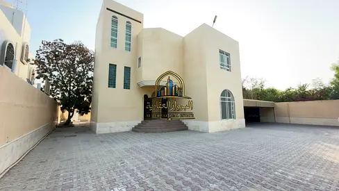 Spacious 6 bedroom stand alone villa for rent