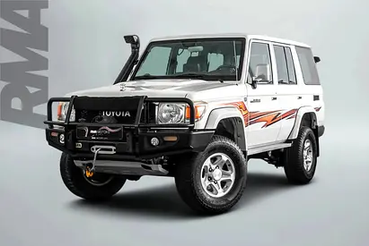 CASH ONLY: 129,000 AED | 2015 Toyota Land Cruiser LC76 30th Anniversary / Full Service History