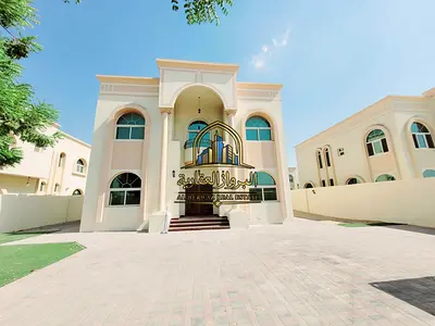 قريب من مطار الشارقة | شقة واسعة 5 غرف نوم | بسعر 140 ألف فقط مع 4/6 شيكات