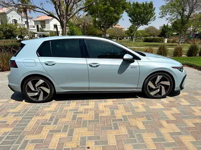 2025 Volkswagen GOLF GTI 照片 2