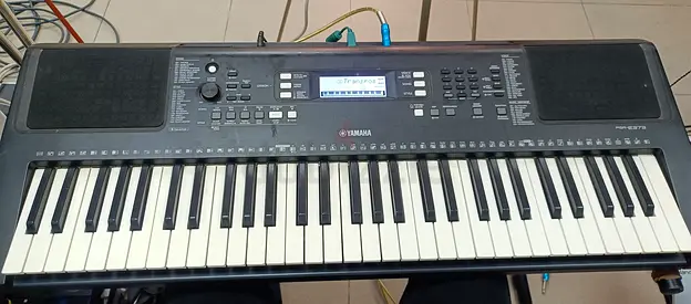 YAMAHA PSR E373 Keyboard