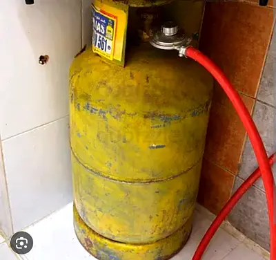 Big gas cylinder with regulator