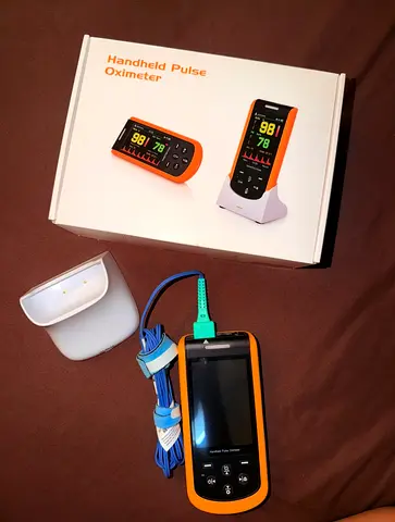 SP-20 Handheld Pulse Oximeter with USB Cable and Dock - Good Condition