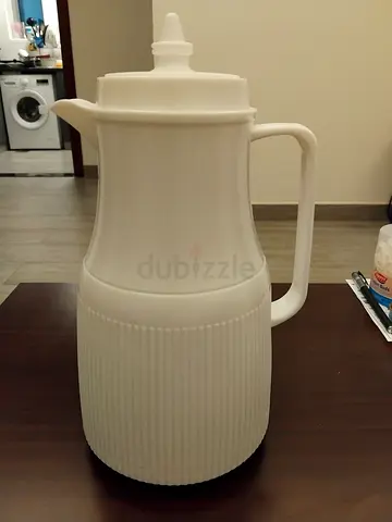 White vacuum flask / thermal jug
