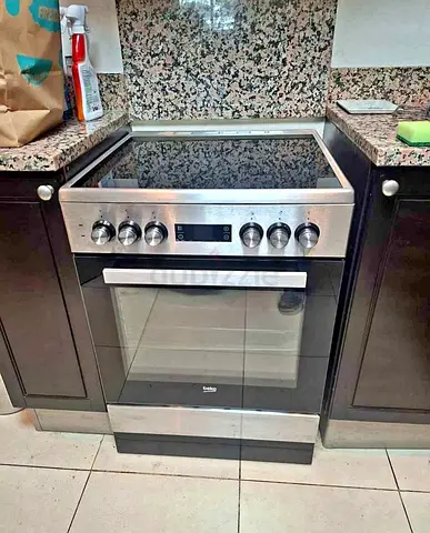 Beko 60 cm electric ceramic cooker