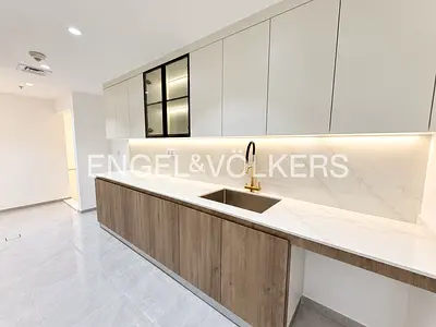 Beautifully Upgraded | Vacant Now | Closed Kitchen