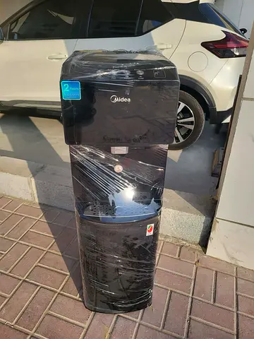 Bottom load water dispenser