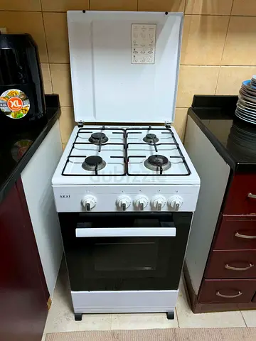 AKAI 4-Burner Gas Stove with Oven - Good Working Condition