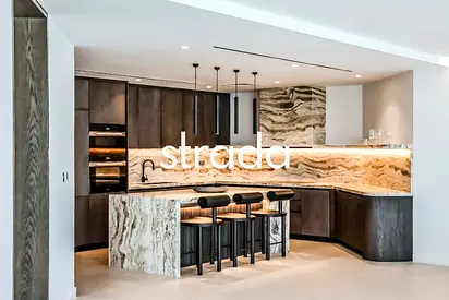 Upgraded | Modern | City View | 5 bed Garden Home