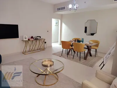 شقة واسعة مكونة من غرفتي نوم للبيع (خطة دفع) اقساط مع مطور مباشر