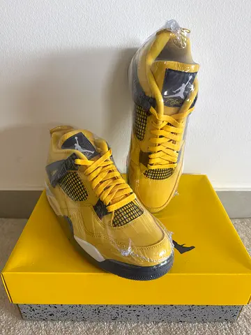 Air Jordan 4 retro Yellow/Black - brand new in box and packaging