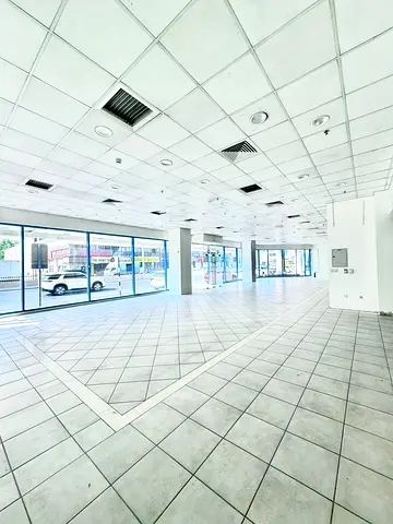 SPACIOUS SHOWROOM FOR RENT – AL MUBARAK CENTRE, SHARJAH