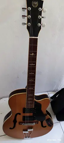 Acoustic electric guitar