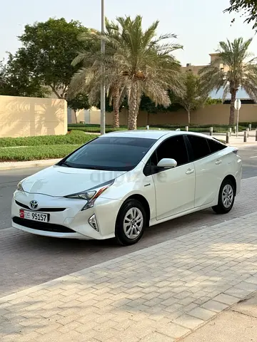 Toyota Prius Dynamic 2017 GCC Specs