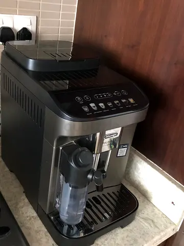 Delonghi magnifica Evo coffee machine