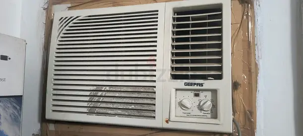 Geepas Window Air Conditioner - Used, Working