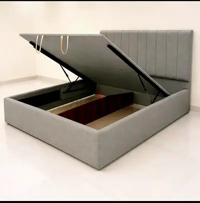 Queen siza hydraulic bed with madical mattress