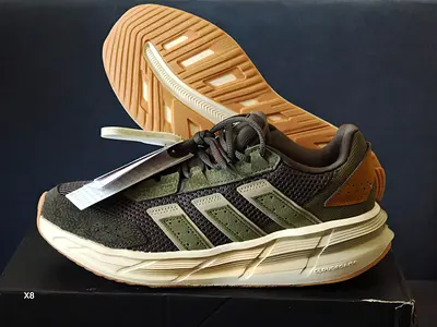 Adidas Shoes Astrastar - BRAND NEW - Size 42