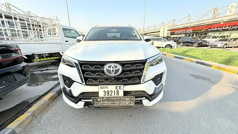 Toyota Fortuner VXR 2025 V6 GCC Specs - agency service history with warranty available