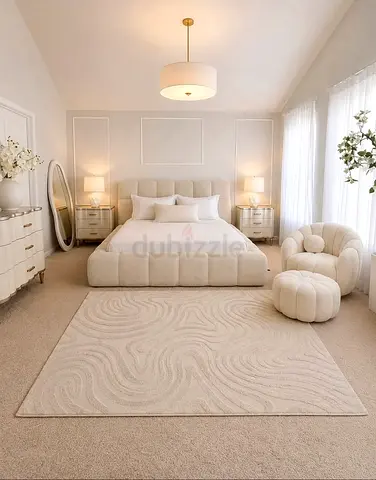 Brand New 180*200 king size puffy boucle bed