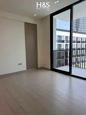2BHK مودرن | بن غاطي أورورا | إطلالات على المسبح والمدينة | غير مفروشة
