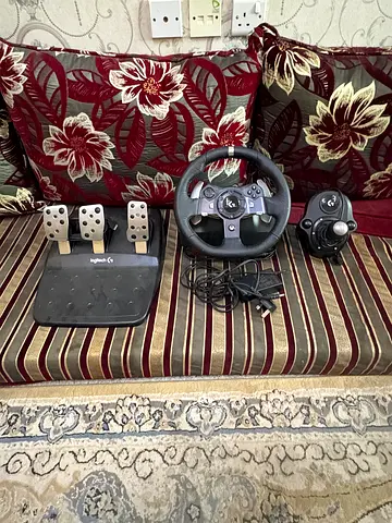 Logitech Driving Force Racing Wheel + Pedals + Shifter (Xbox/PC compatible)