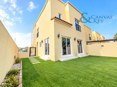 CONTEMPORARY COMFORT | SINGLE ROW | SPACIOUS