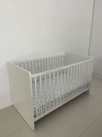 White wooden baby crib with mattress - good condition RRP 2500dhs