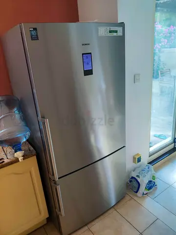 Siemens iQ700 Bottom Freezer Refrigerator Like New