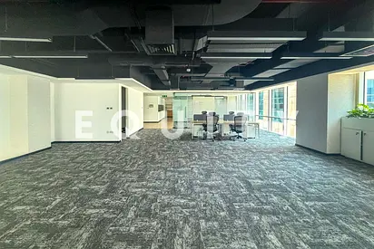 Corner office | 7 Parking Spaces | Vacant
