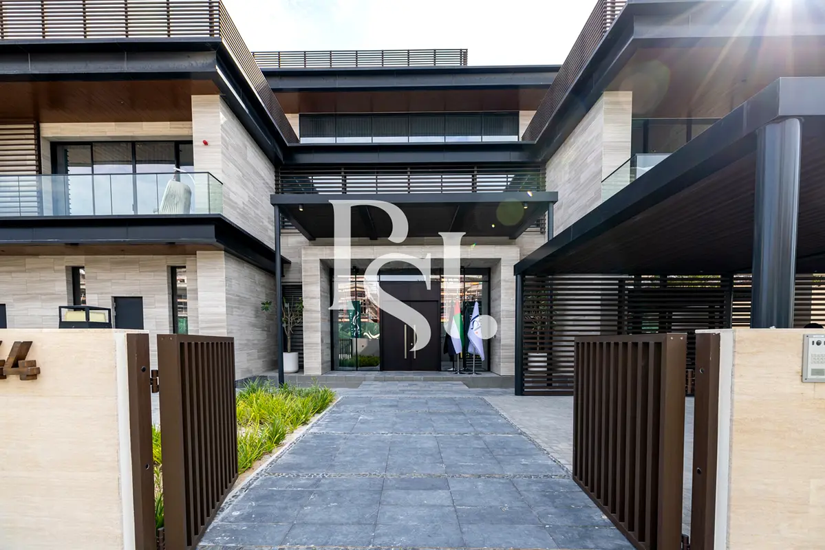 Single Row | Stunning 6BR + Maids| Prime Location