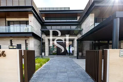 Single Row | Stunning 6BR + Maids| Prime Location
