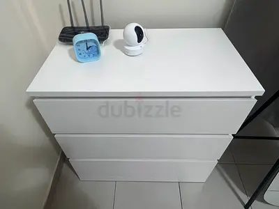White 3-drawer chest / bedside dresser - clean modern design