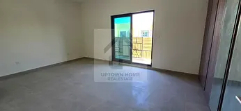 5 bed / ready to move / prime location/corner