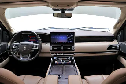 صورة 8 لـ 2023 Lincoln NAVIGATOR