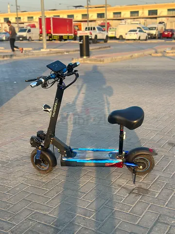 Thunder bolt e-scooter