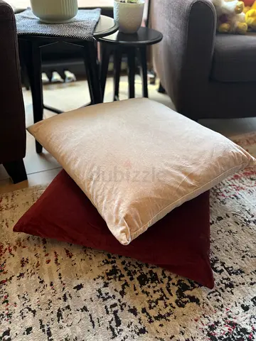 Set of 2 cushions / throw pillows - velvet beige and burgundy