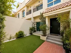 Spacious 5 BR|Ready to Move|Prime Location