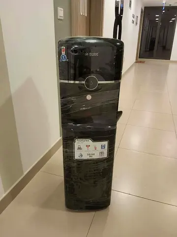 Bottom load water dispenser
