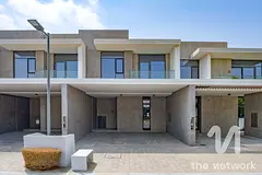 Single Row | Mature community | Vacant