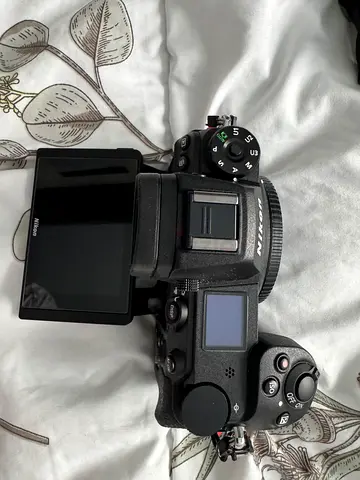 Nikon 7ii mirrorless camera body with articulating screen - used