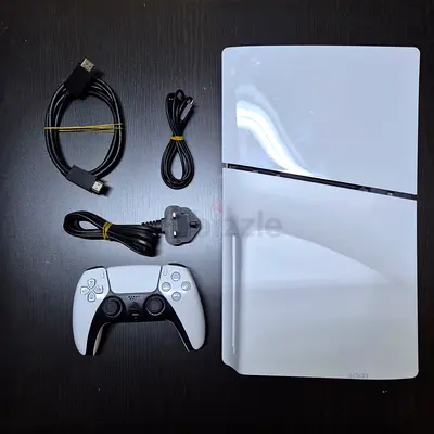 Ps5 slim disc edition with one controller and gta5