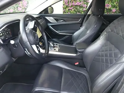 2021 Jaguar XF — фото 6