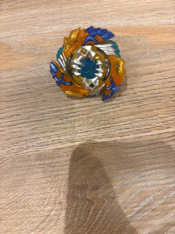 Beyblade-style spinning top toy giest Fafnir (used)