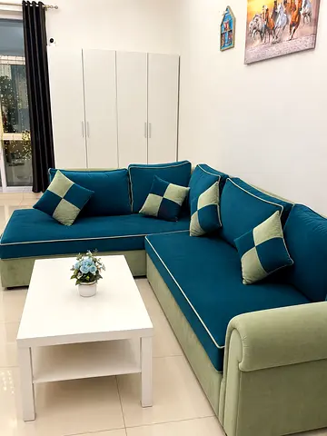 L-shaped teal velvet corner sofa, seats 5-6, good condition