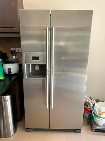 Siemens Side-by-Side Stainless Refrigerator with Water Dispenser