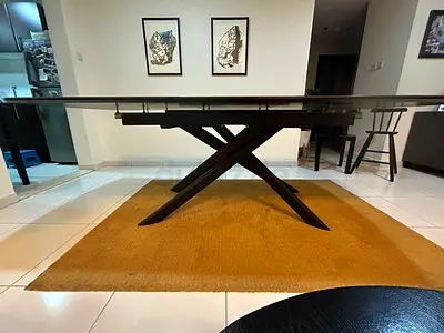 Extendable 6-8 people dining table in perfect condition. Delivery can be arranged at cost.