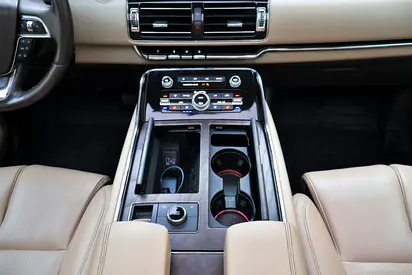 صورة 10 لـ 2023 Lincoln NAVIGATOR