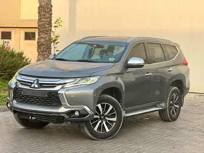 Mitsubishi Montero Sport GLS Premium 2017 | GCC Specs